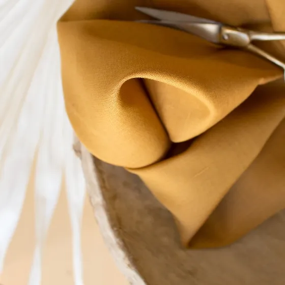 Linnen ochre van Atelier Brunette
